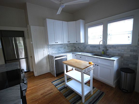 3rd image of 1011 N Mangum St