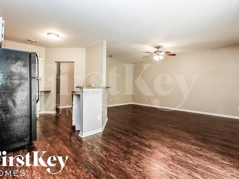 2849 Peake St — Photo 3