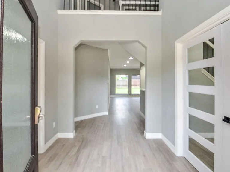 9211 Abbey Chase Ln — Photo 3
