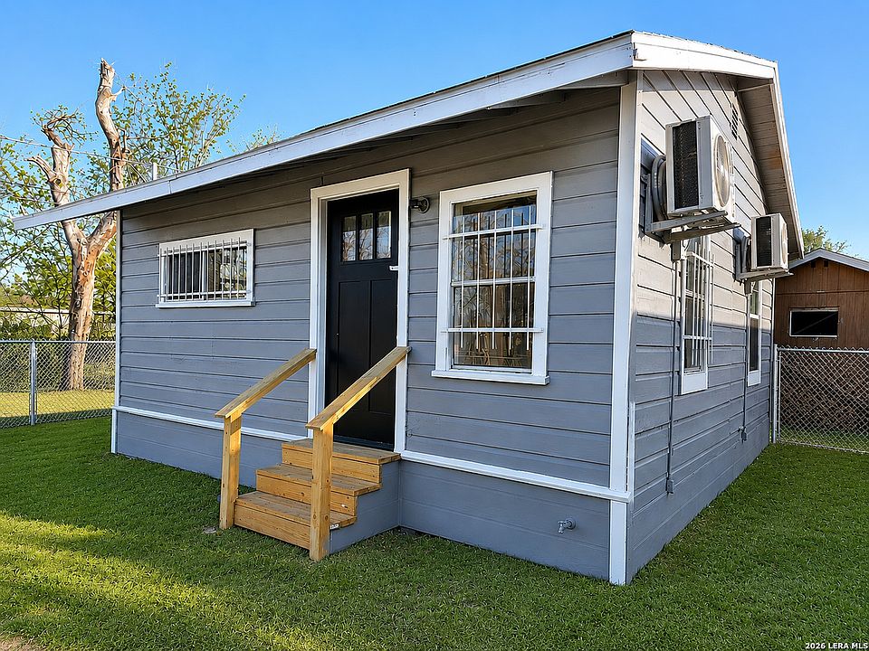 1st image of 534 SHARMAIN PL