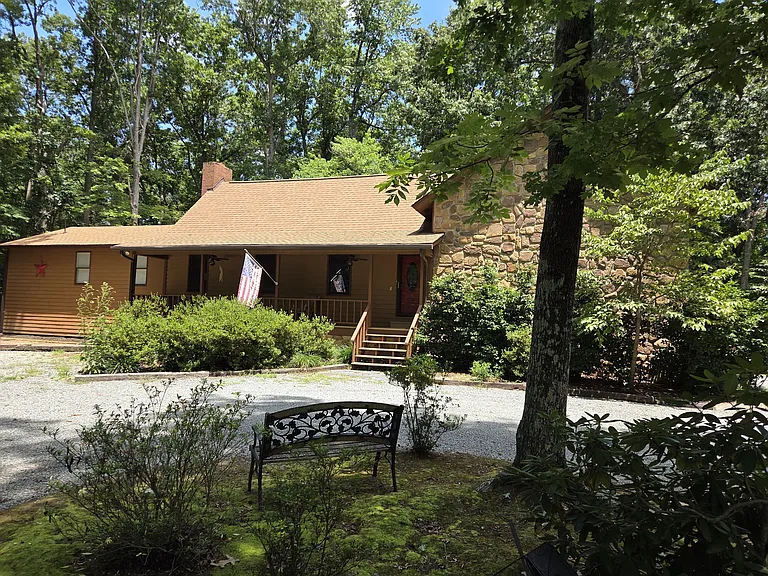 31 Hickory Trl — Photo 1