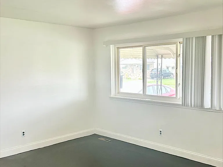 26730 Roberta St — Photo 1