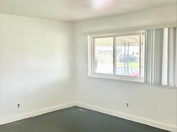 26730 Roberta St, Roseville, MI 48066