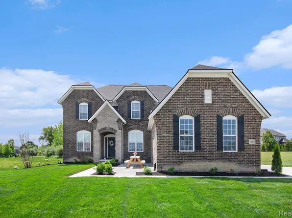 1105 Lindenhill Ln, Oakland, MI 48363