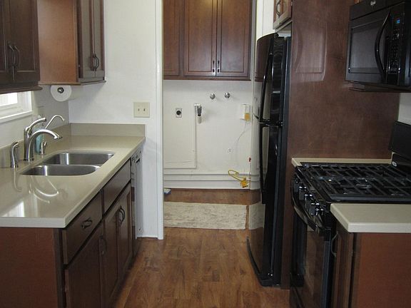 5th image of 686 College Dr