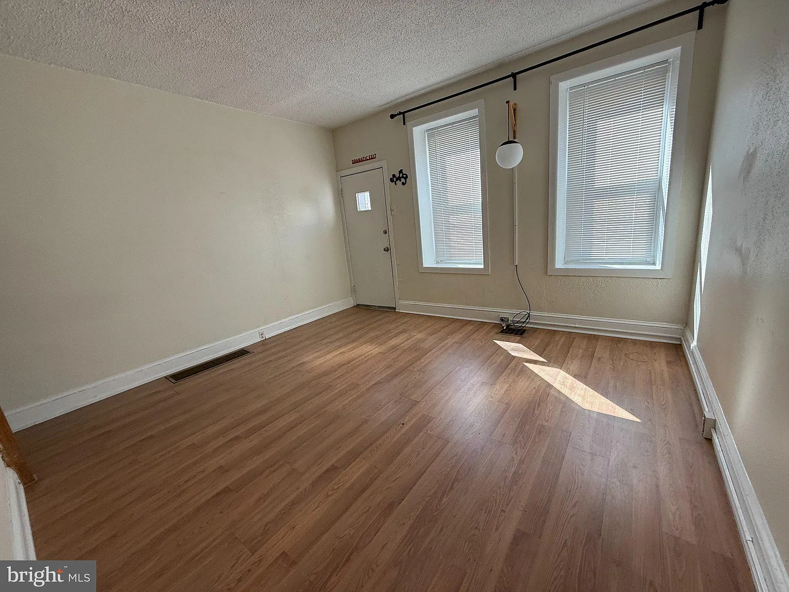 3 bed, 2.0 bath, 1440 sqft, $2,150 — Photo 4