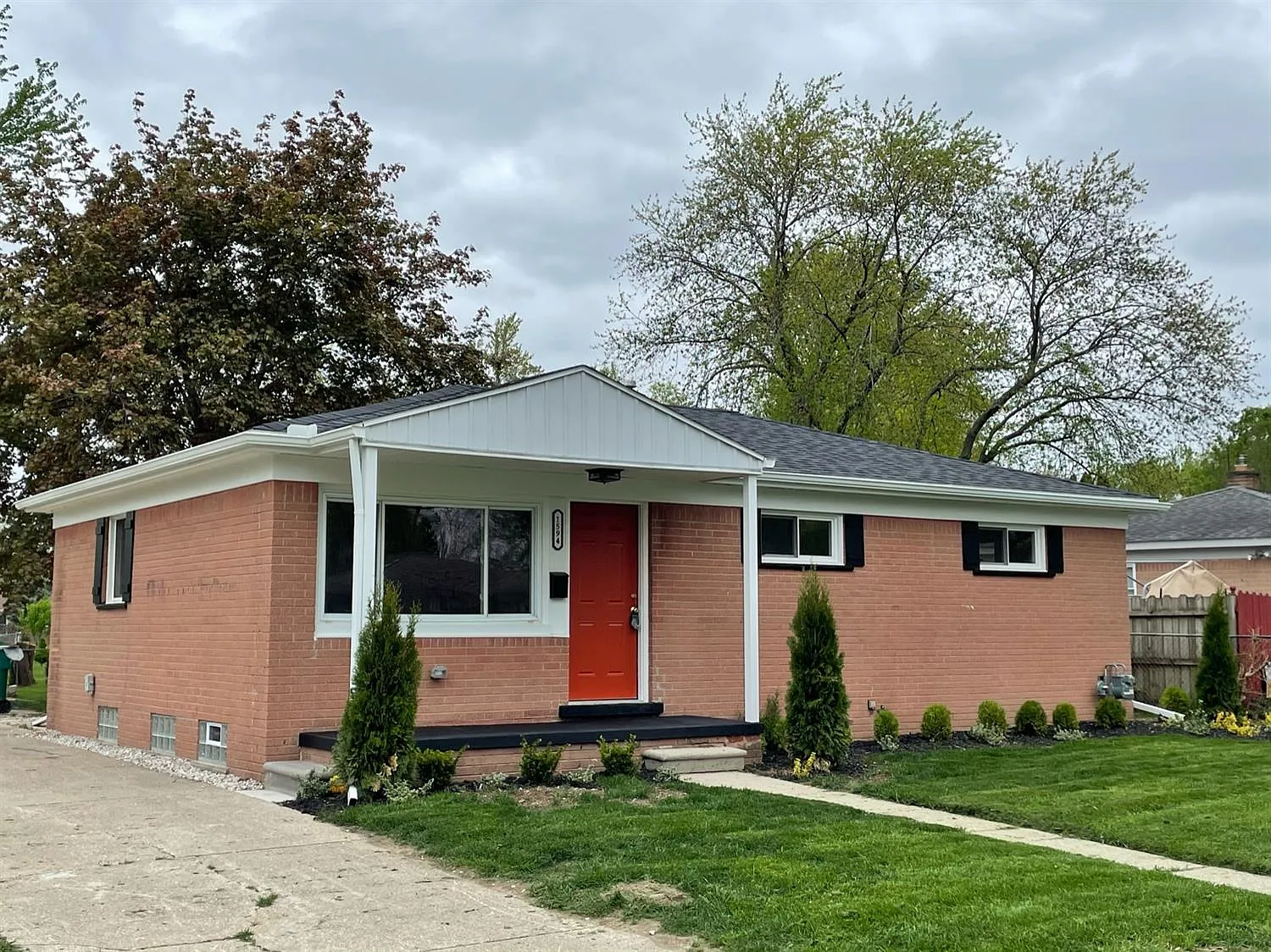1594 Andrea St photo 1