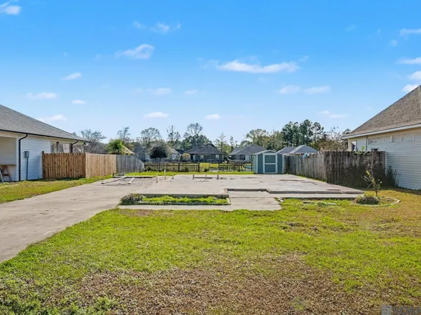 13536 Rose Dr, Walker, LA 70785