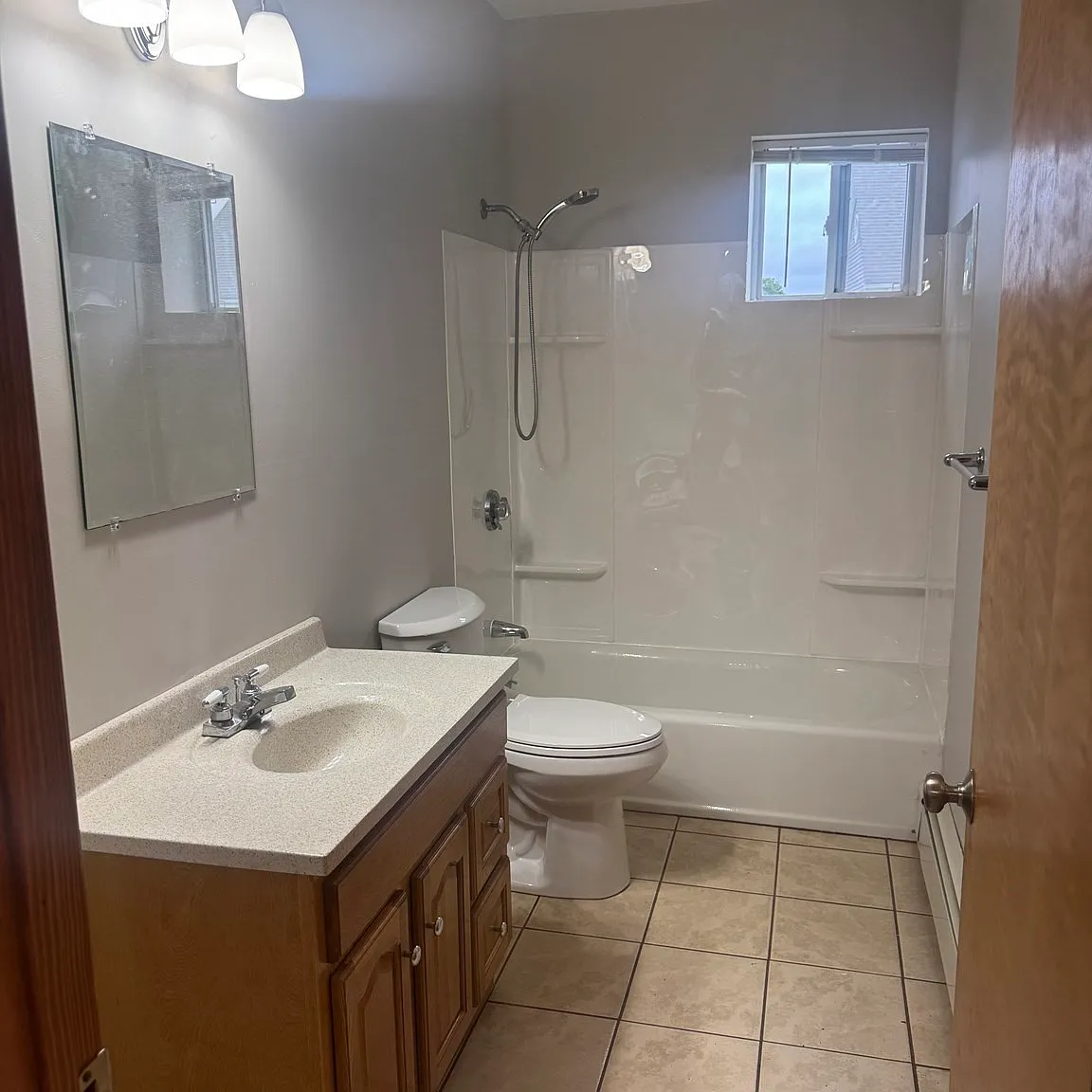 2 bed, 1.0 bath, 1036 sqft, $1,800 — Photo 3