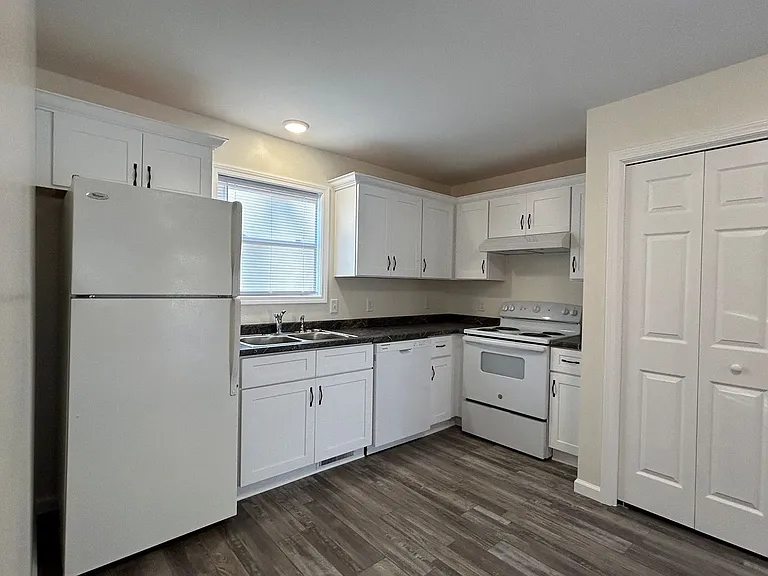 2301 Lakeland Dr — Photo 4
