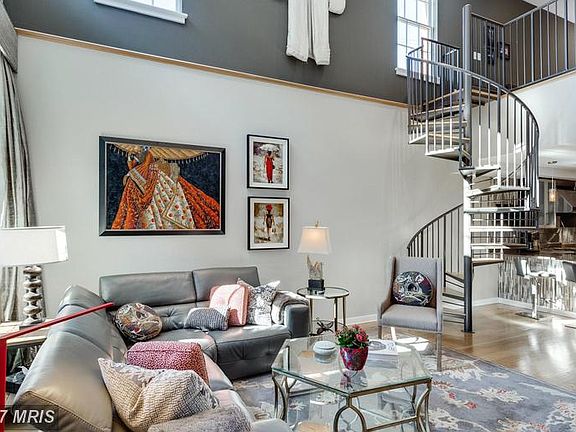 4th image of 1610E N Queen St APT 252