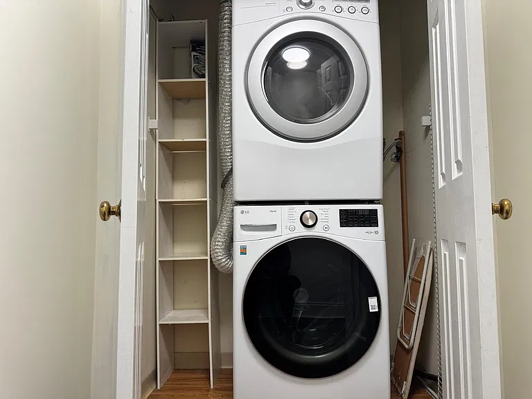In-unit washer dryer.