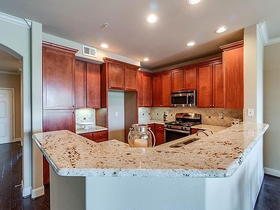 5th image of 500 Waters Edge Dr APT 124