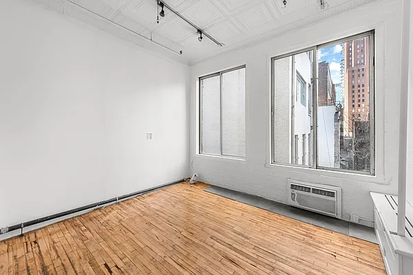 Sold by Nest Seekers International | media 8