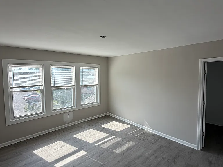 236 S 42nd St — Photo 17