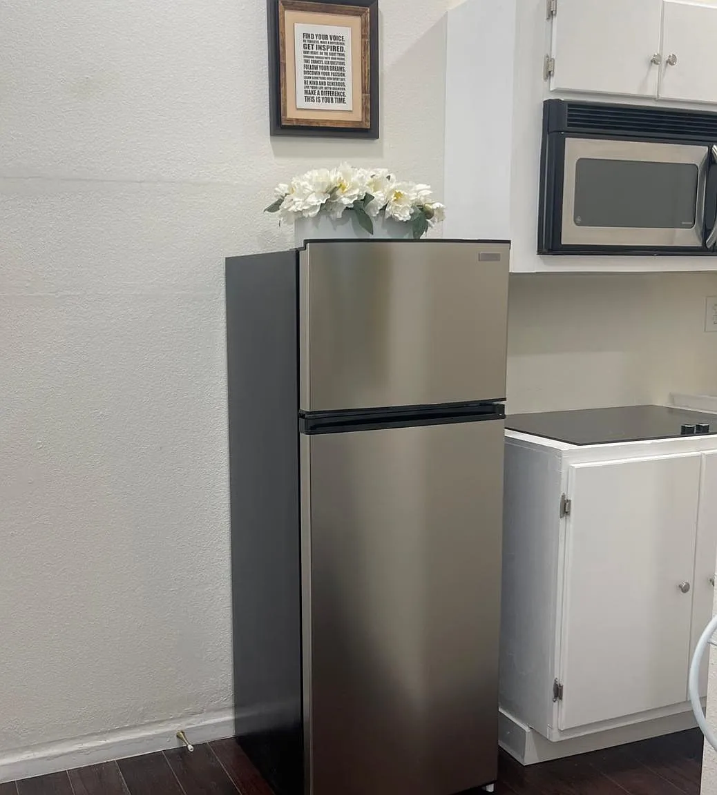 Studio, 600 sqft, $1,500 — Photo 2
