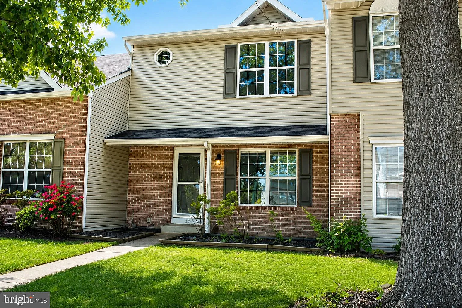 2 bed, 1.5 bath, 1080 sqft, $1,850 — Photo 1