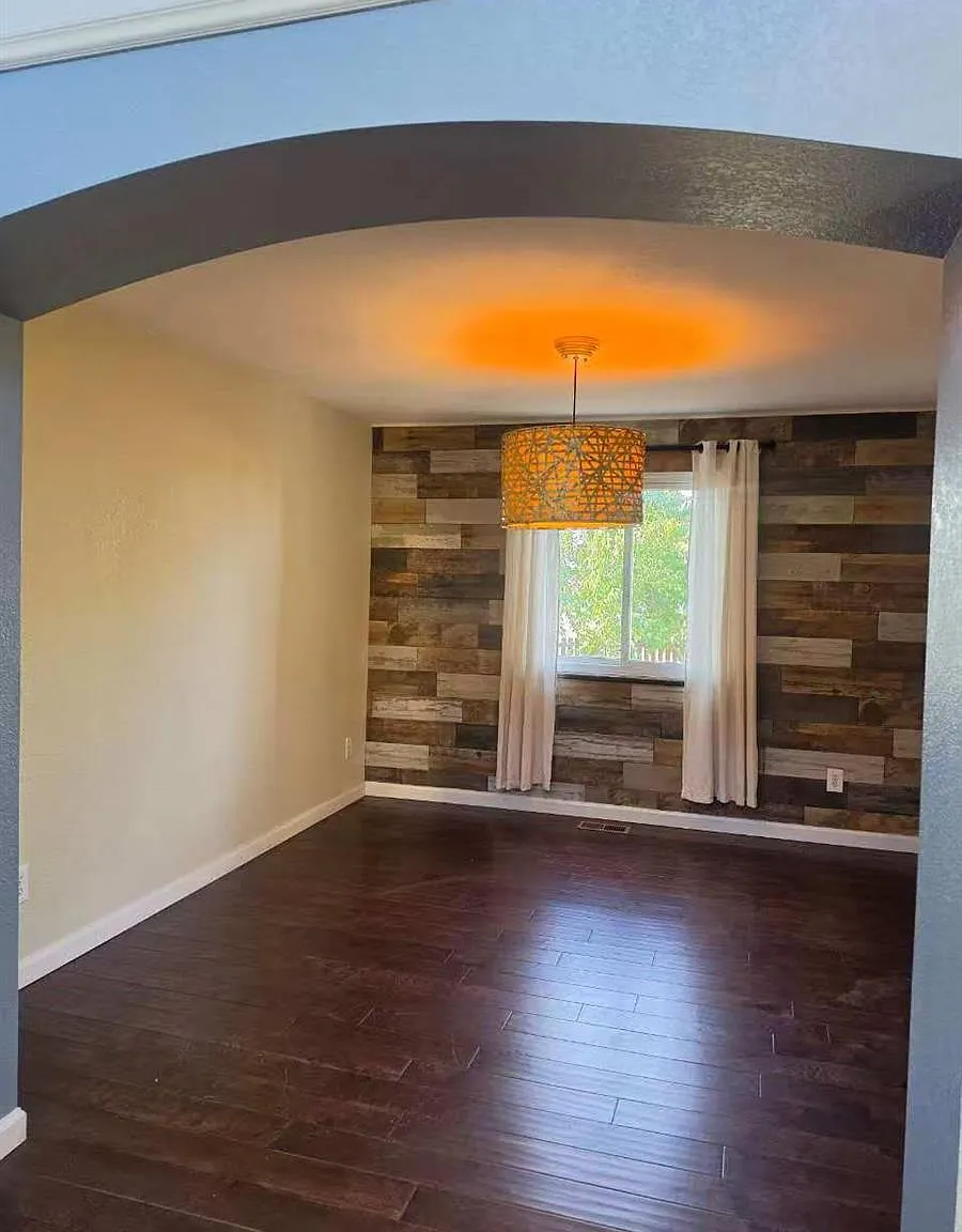 5 bed, 3.5 bath, 3000 sqft, $3,300 — Photo 4