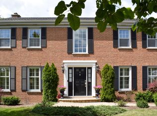 160 Tall Trees Dr, Barrington, IL 60010