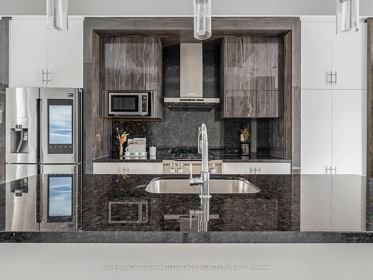3910 Major Mackenzie Dr — Photo 16