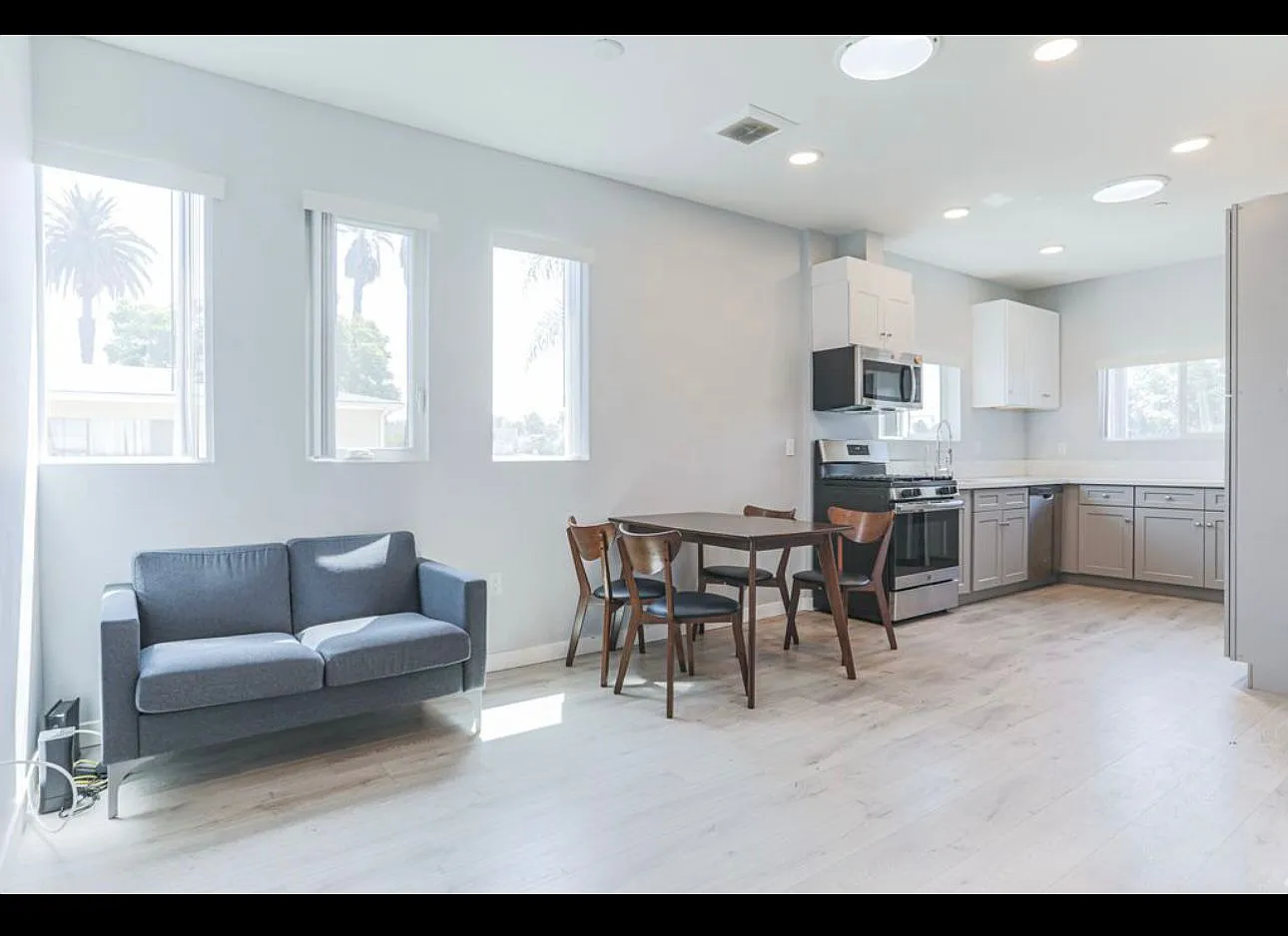 1231 USC Housing Units — Photo 4