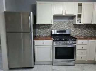 607 Jefferson Ave, Elgin, IL 60120