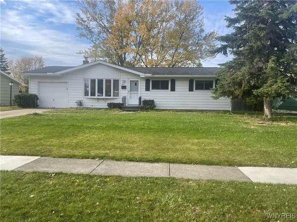 406 Brookwood Dr, Hamburg, NY 14075