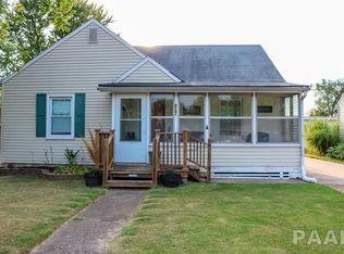 1319 S 8th St, Pekin, IL 61554