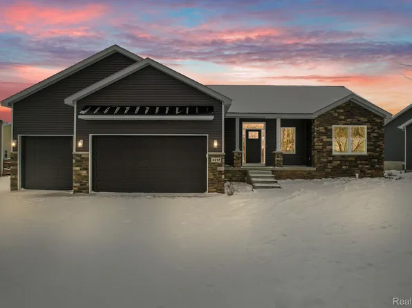 4271 Drake Dr, Swartz Creek, MI 48473
