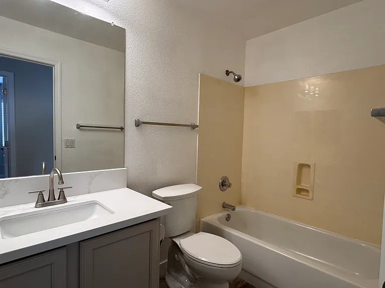 1606 W Kesler Ln — Photo 12