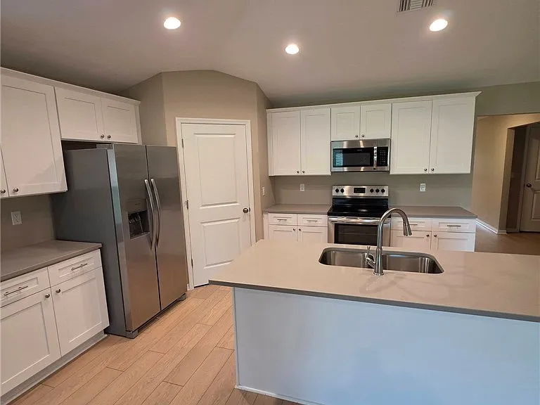 5527 Castania Dr — Photo 4