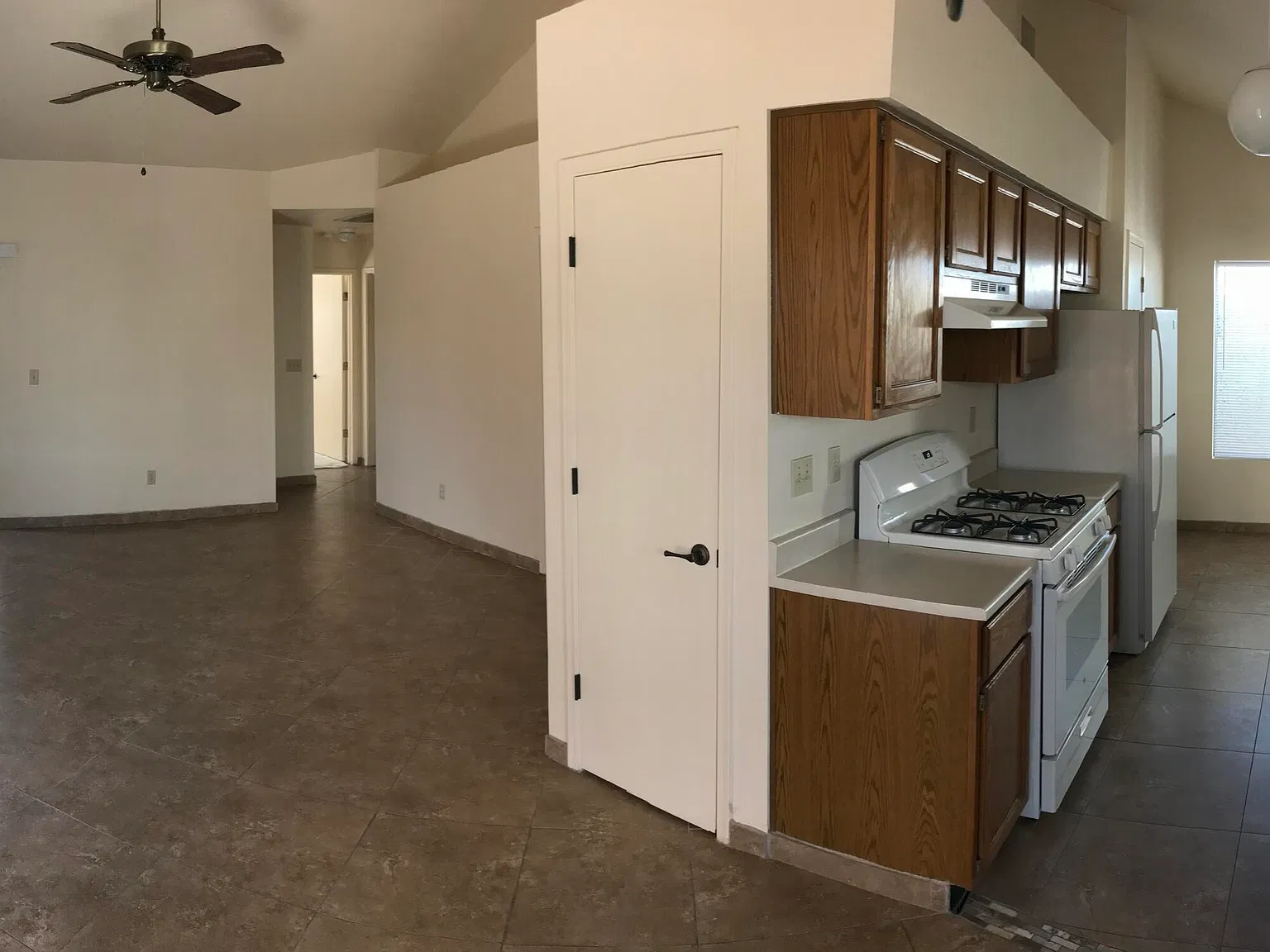 3 bed, 2.0 bath, 1133 sqft, $1,645 — Photo 3