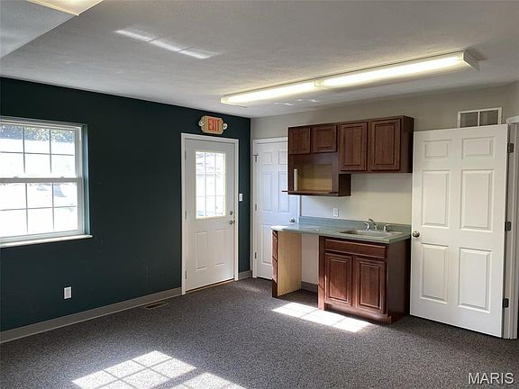 3rd image of 708 Carlyle Rd