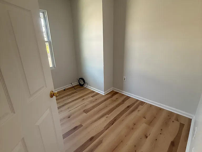 21 Avenue A — Photo 2