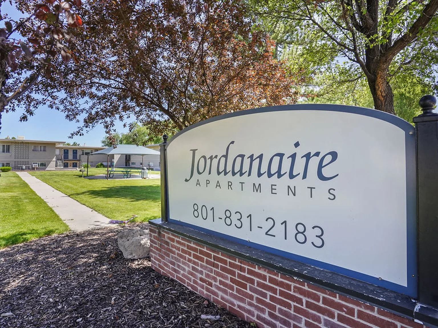 Jordanaire Apartments — Photo 1