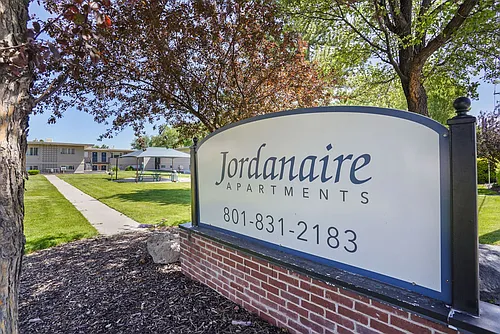 Jordanaire Apartments Photo 1