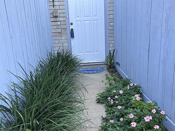 4th image of 404 Wilcrest Dr #404