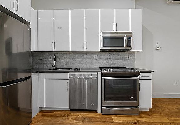 4th image of 309 E 92nd St #1C