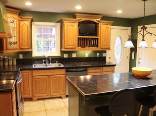 172 Twin Oaks Dr, Shady Spring, WV 25918