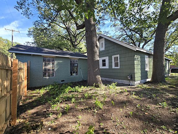 4th image of 2933 Leahy St