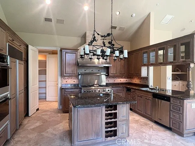 30 Burning Tree Rd — Photo 6