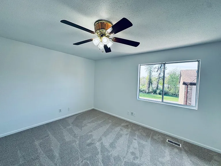 11 Westdale Dr — Photo 8
