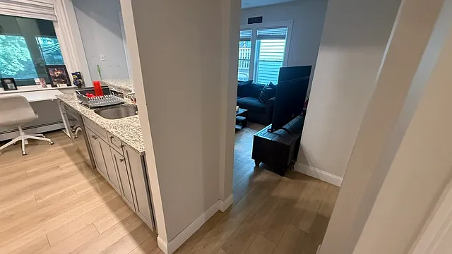 819 E 2nd St #3 — Photo 6