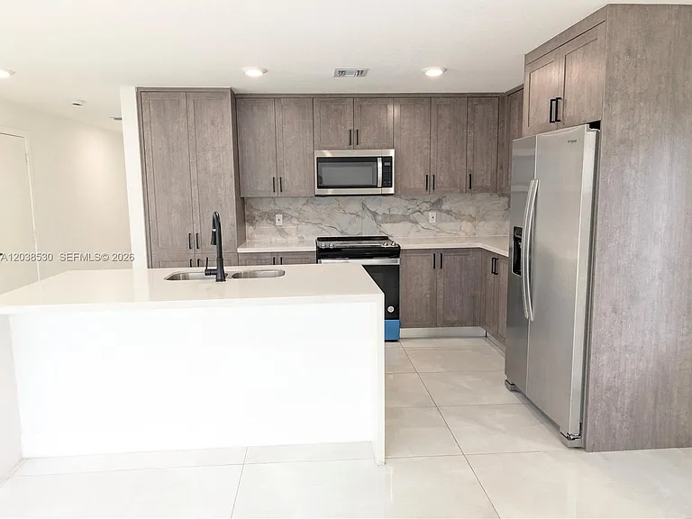1373 NW 1st St — Photo 3