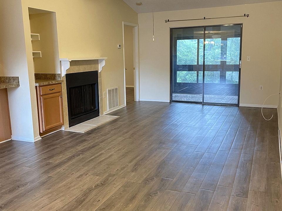 1st image of 564 Breckenridge Vlg #210-1