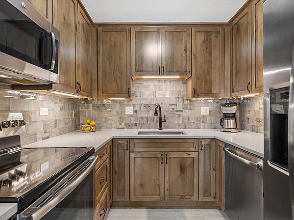 4th image of 21 W Goethe St APT 15A