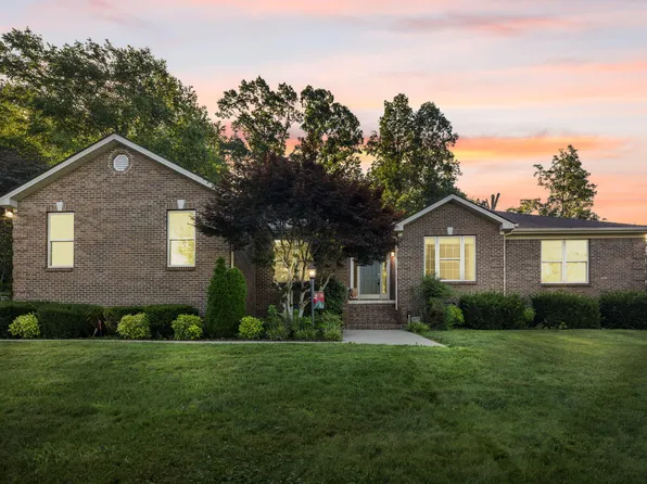 871 Woods Edge Dr, Somerset, KY 42503