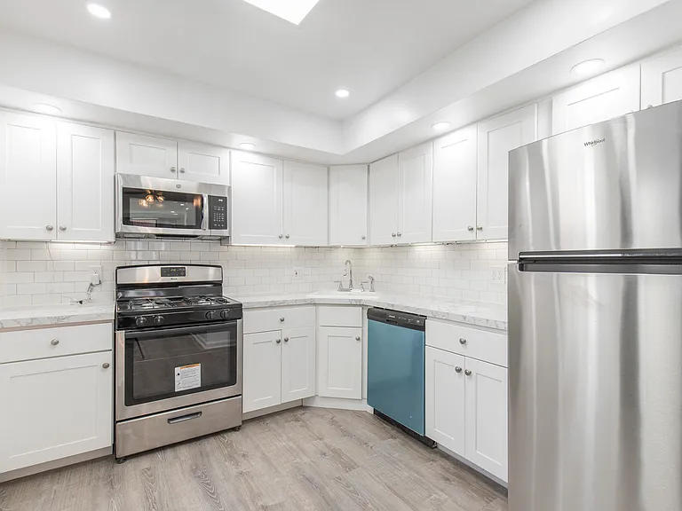 741 S Darien St — Photo 8