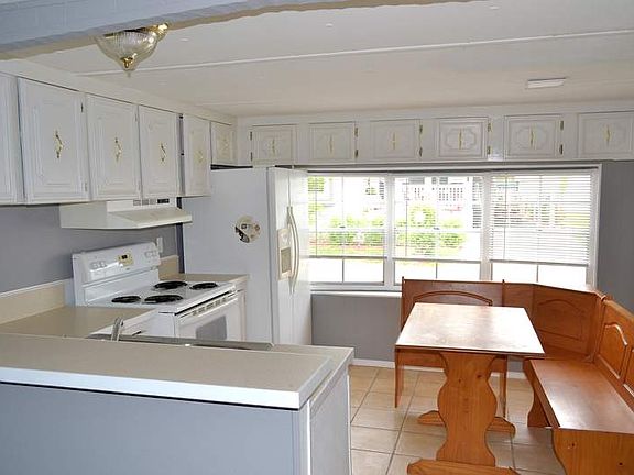 3rd image of 837 Sabal Palm Dr