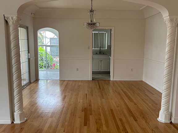 Dining room with balcony
